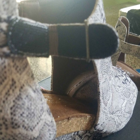 Corky Sandal - Sunburst Black/Snake Sandal - Size 10 - Picture 4 of 5